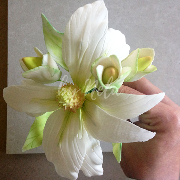 Flor blanca y verde claro